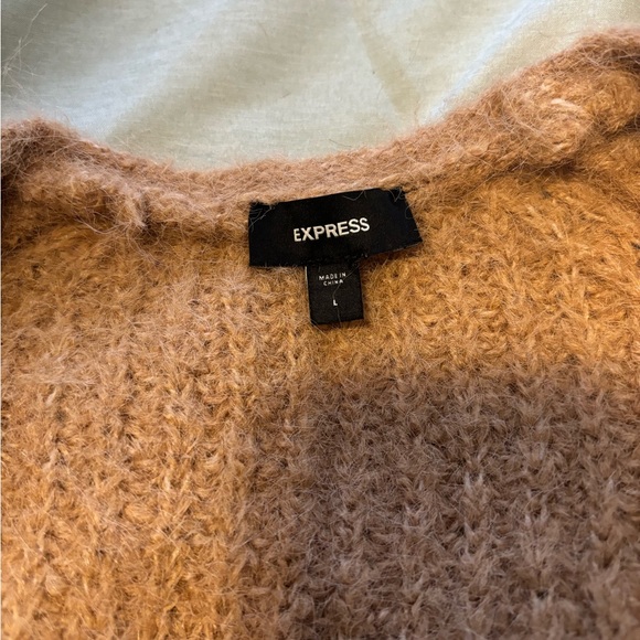 Large Express wrap sweater v neck long sleeve camel color - Picture 3 of 3